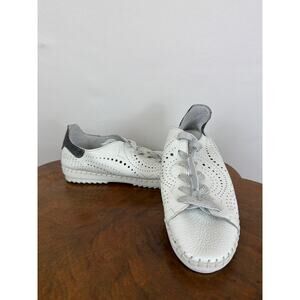 NWT Bos and Co Annie White Perforated Leather Sparkly Laces Sneakers Size 9.5